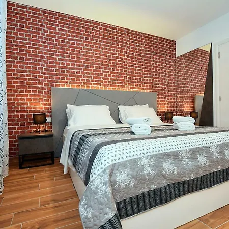 Four Corners Apartment *
