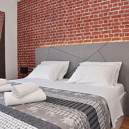 Four Corners Apartment