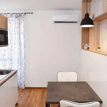 Apartment Four Corners