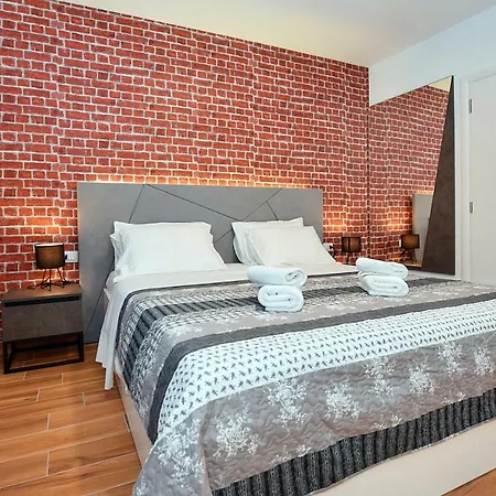 Four Corners Apartment